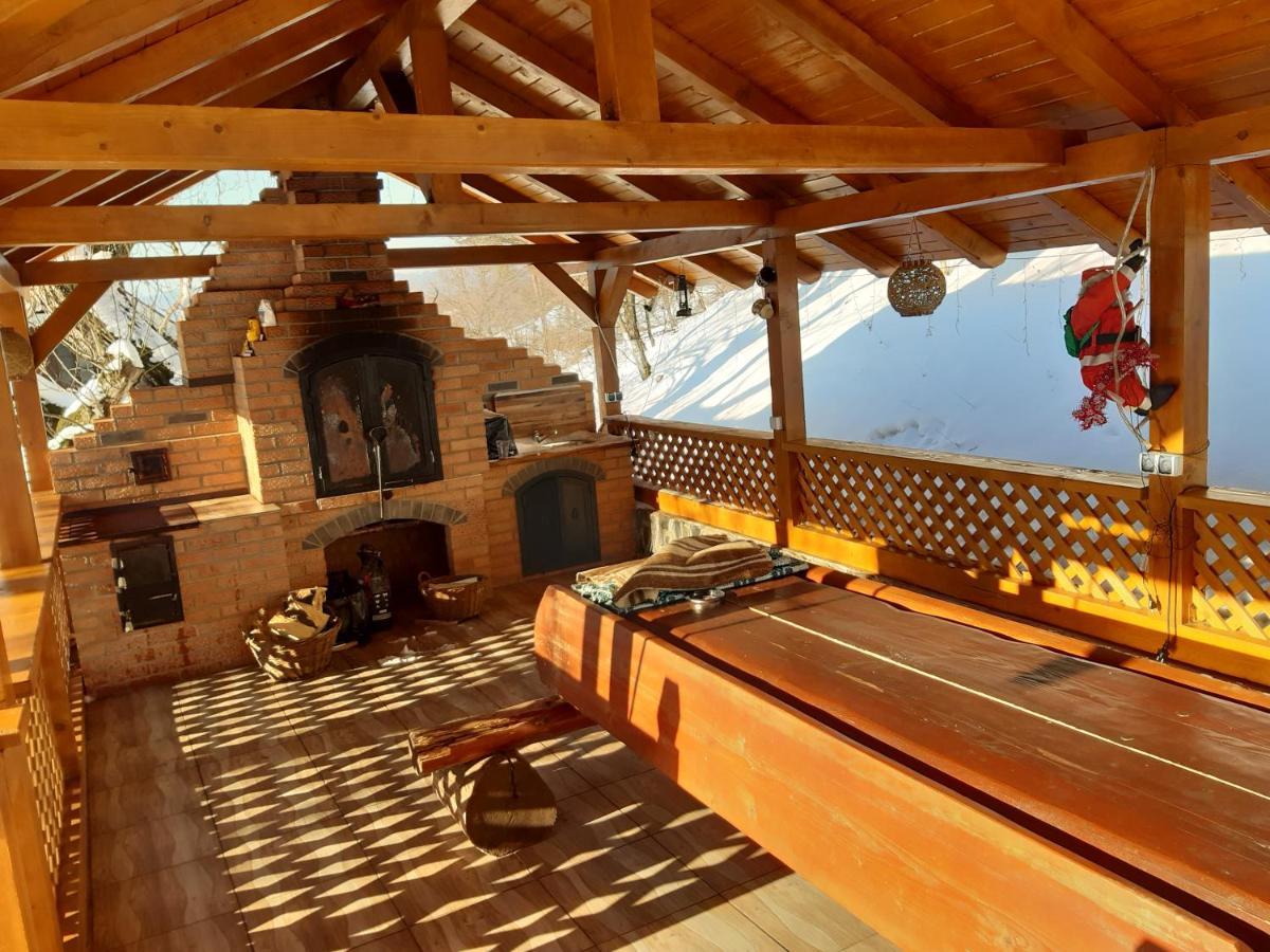 Villa Casa Dintre Pini à Păltinoasa Extérieur photo